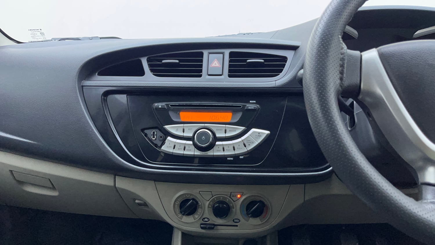 Used 2015 Maruti Suzuki Alto K10 VXi (O) Petrol Manual interior MUSIC SYSTEM & AC CONTROL VIEW