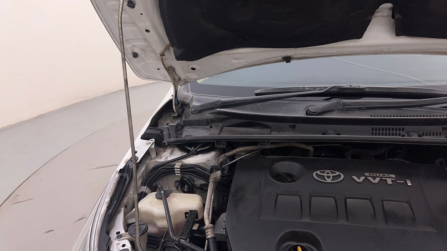 Used 2018 Toyota Corolla Altis VL CVT Petrol Petrol Automatic engine ENGINE RIGHT SIDE HINGE & APRON VIEW