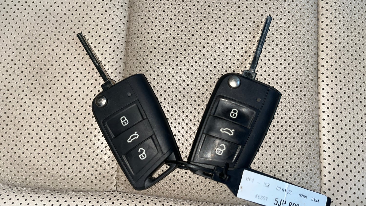 Used 2023 Volkswagen Virtus Topline 1.0 TSI AT Petrol Automatic extra CAR KEY VIEW