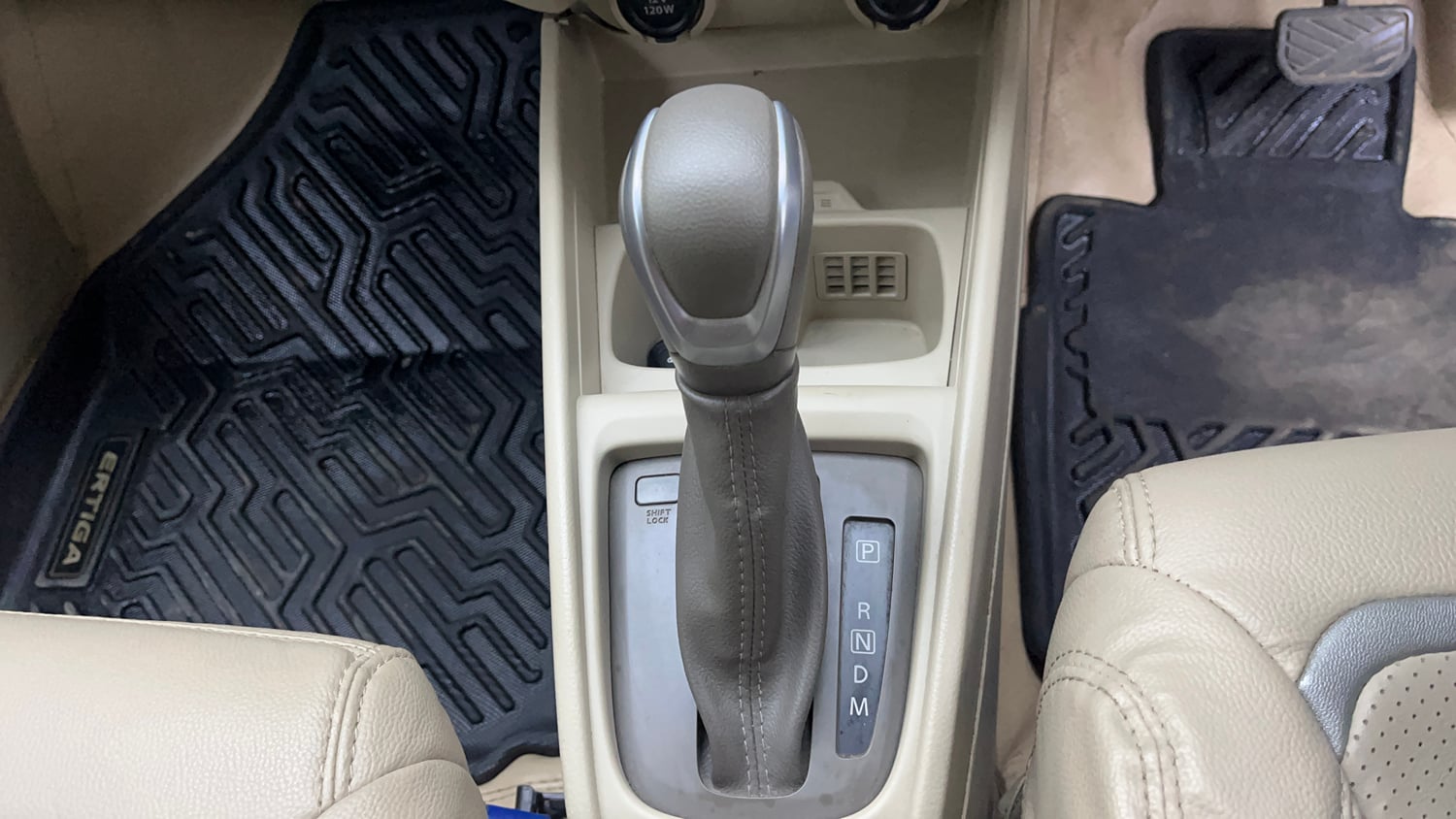 Used 2023 Maruti Suzuki Ertiga ZXi Plus AT Petrol Automatic interior GEAR  KNOB VIEW