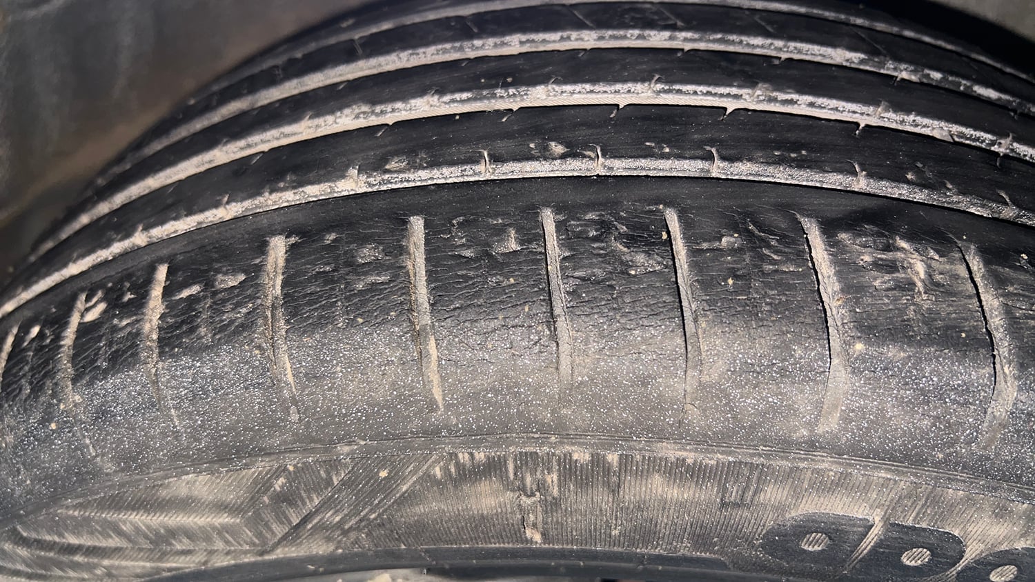 Used 2019 Hyundai Elite i20 Asta 1.2 (O) CVT Petrol Automatic tyres RIGHT FRONT TYRE TREAD VIEW