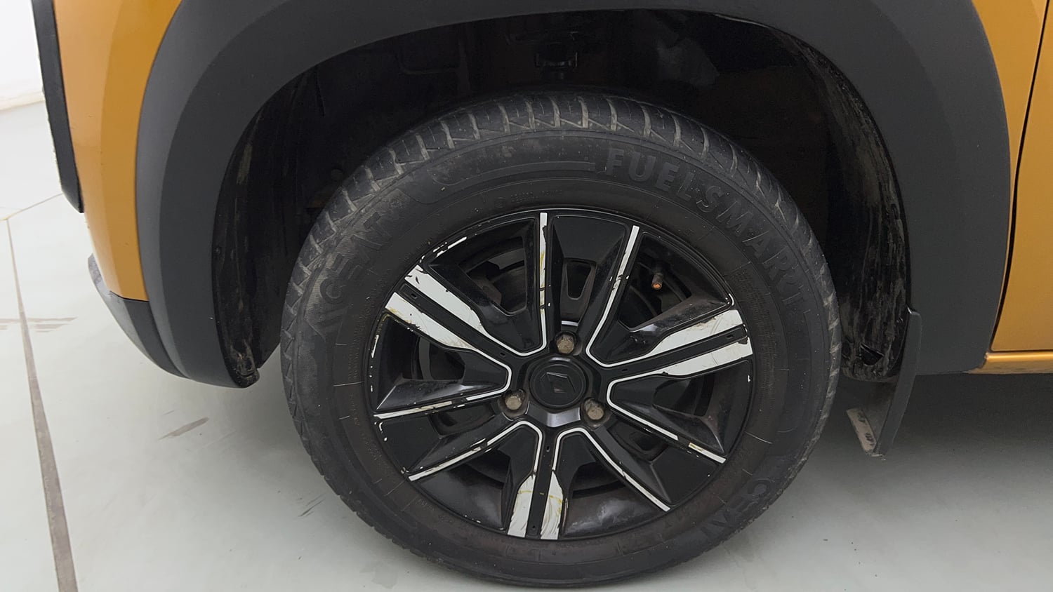 Used 2022 Renault Kwid CLIMBER AMT Petrol Automatic tyres LEFT FRONT TYRE RIM VIEW