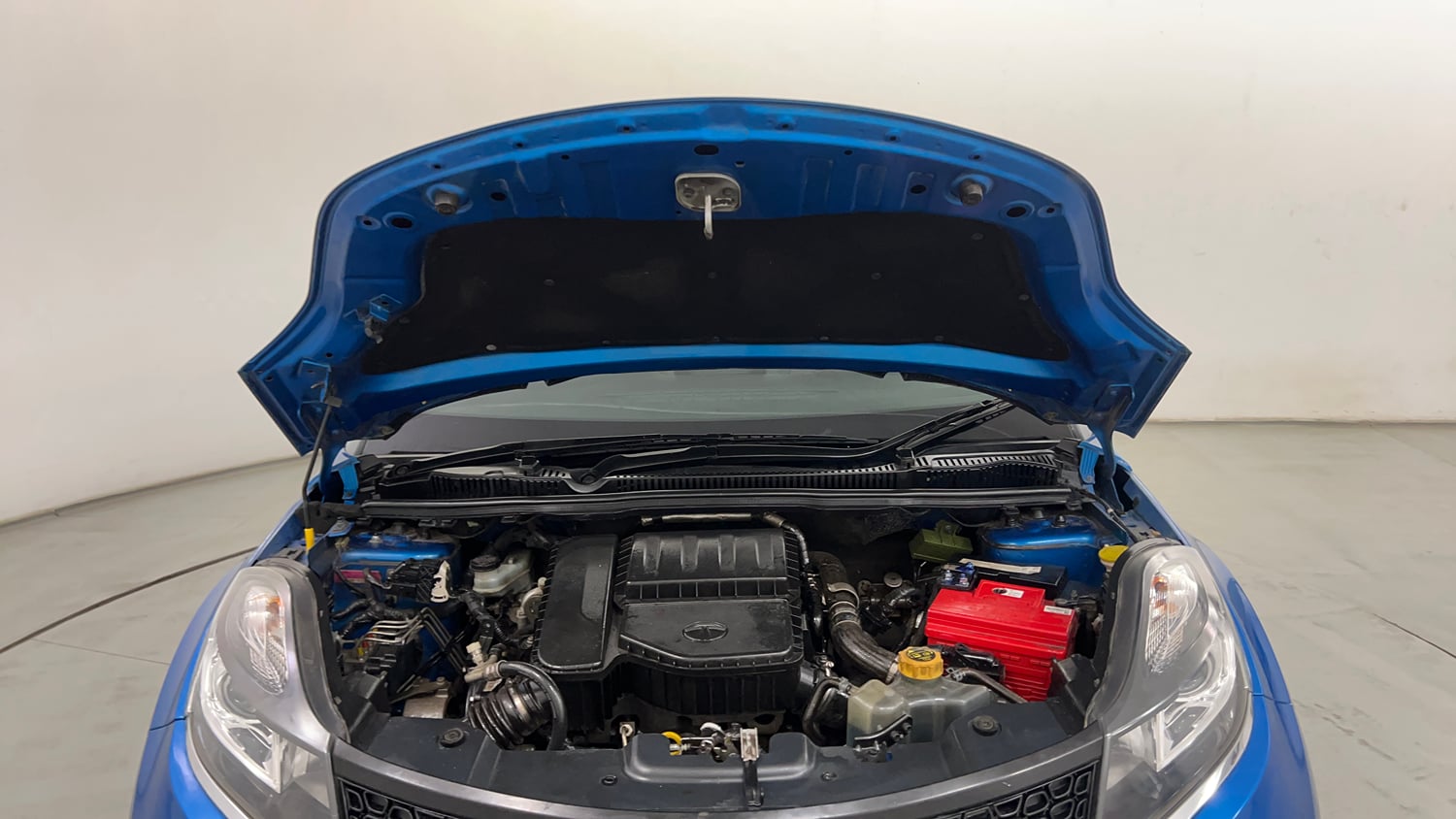 Used 2018 Tata Nexon XZ Plus Diesel Diesel Manual engine ENGINE & BONNET OPEN FRONT VIEW