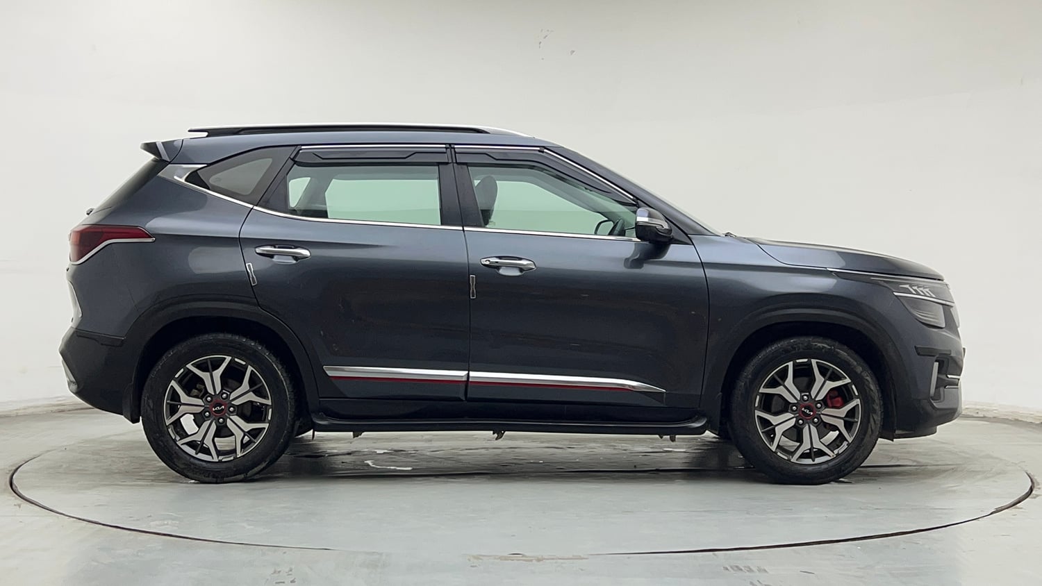 Used 2023 Kia Seltos GTX Plus 1.4 Petrol Manual exterior RIGHT SIDE VIEW