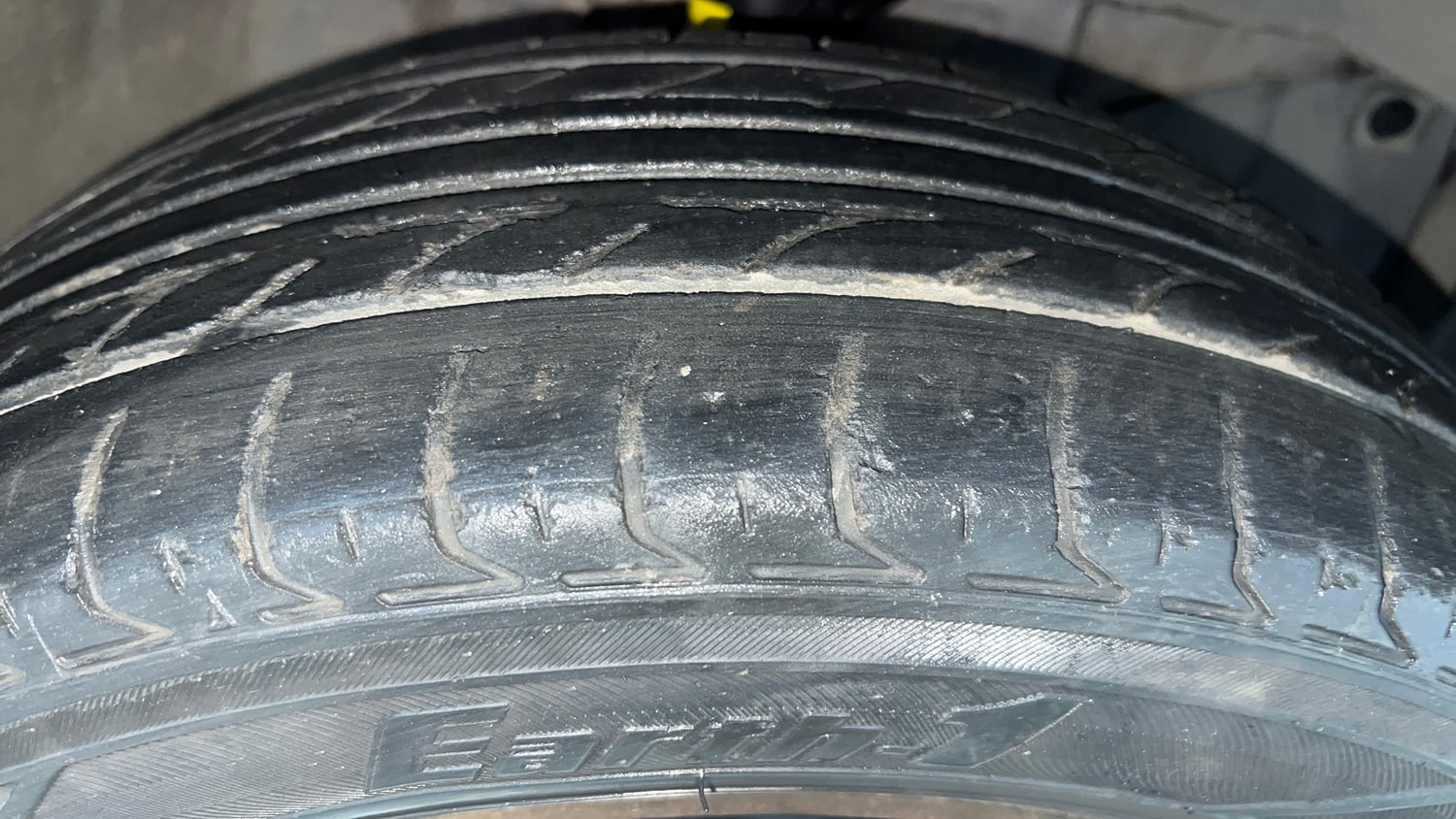 Used 2014 Honda Amaze 1.2 S i-VTEC Petrol Manual tyres RIGHT FRONT TYRE TREAD VIEW