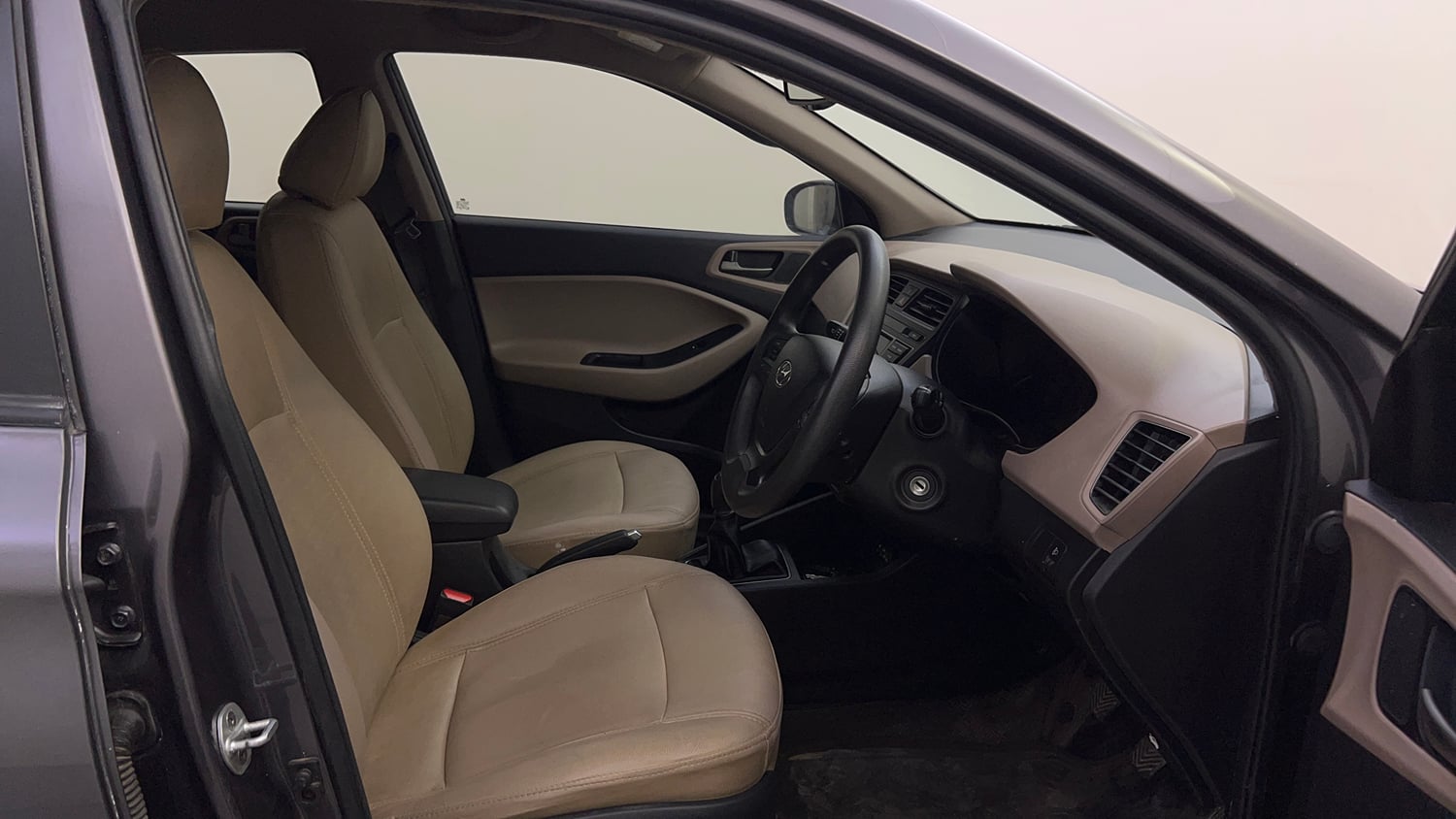 Used 2016 Hyundai Elite i20 Sportz 1.2 Petrol Manual interior RIGHT SIDE FRONT DOOR CABIN VIEW