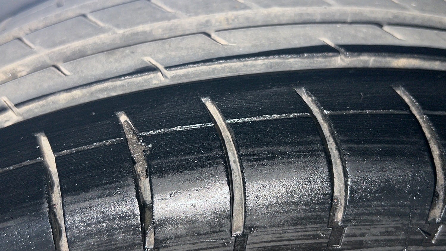 Used 2015 Hyundai Elite i20 Sportz 1.2 Petrol Manual tyres RIGHT FRONT TYRE TREAD VIEW