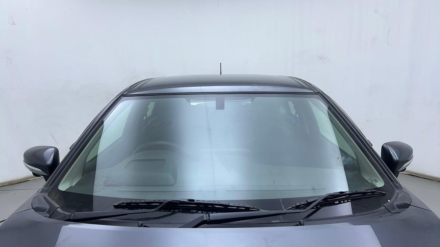 Used 2022 Maruti Suzuki Baleno Alpha MT Petrol Manual exterior FRONT WINDSHIELD VIEW