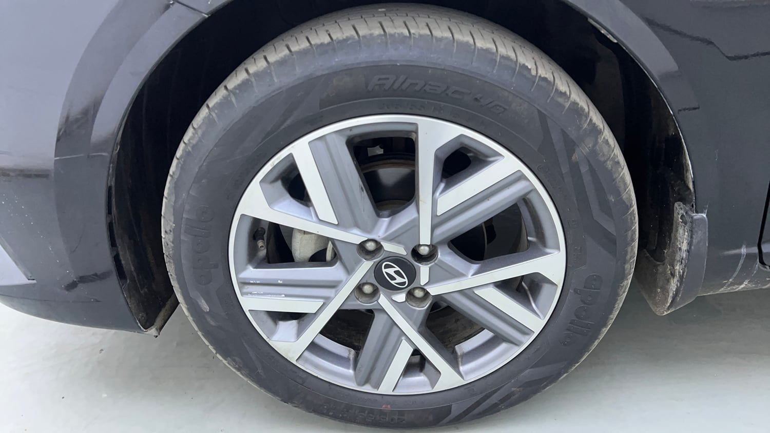 Used 2023 Hyundai Verna SX (O)1.5 MPi Petrol Manual tyres LEFT FRONT TYRE RIM VIEW