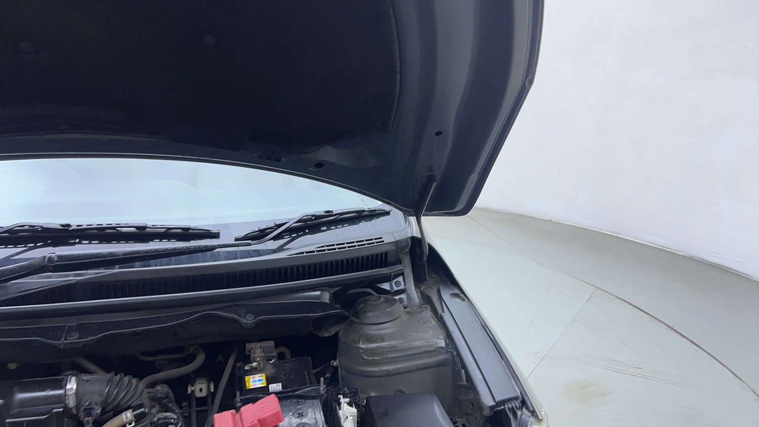 Used 2020 Maruti Suzuki Ciaz Alpha 1.5 AT Petrol Automatic engine ENGINE LEFT SIDE HINGE & APRON VIEW