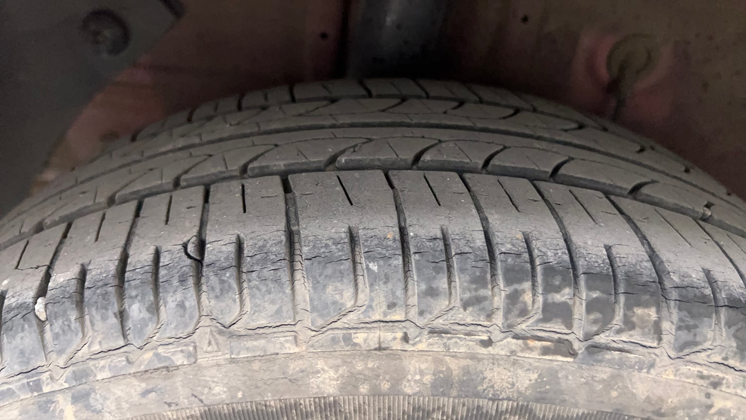 Used 2018 Hyundai Elite i20 Asta 1.2 (O) Petrol Manual tyres RIGHT REAR TYRE TREAD VIEW