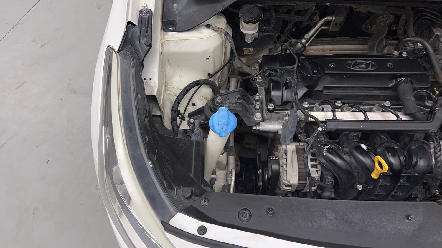 Used 2015 Hyundai Elite i20 Sportz 1.2 Petrol Manual engine ENGINE RIGHT SIDE VIEW