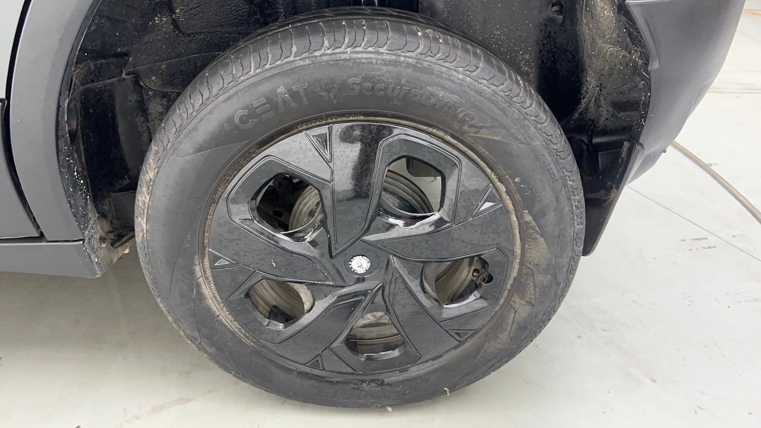 Used 2022 Tata Punch Accomplished MT Petrol Manual tyres LEFT REAR TYRE RIM VIEW