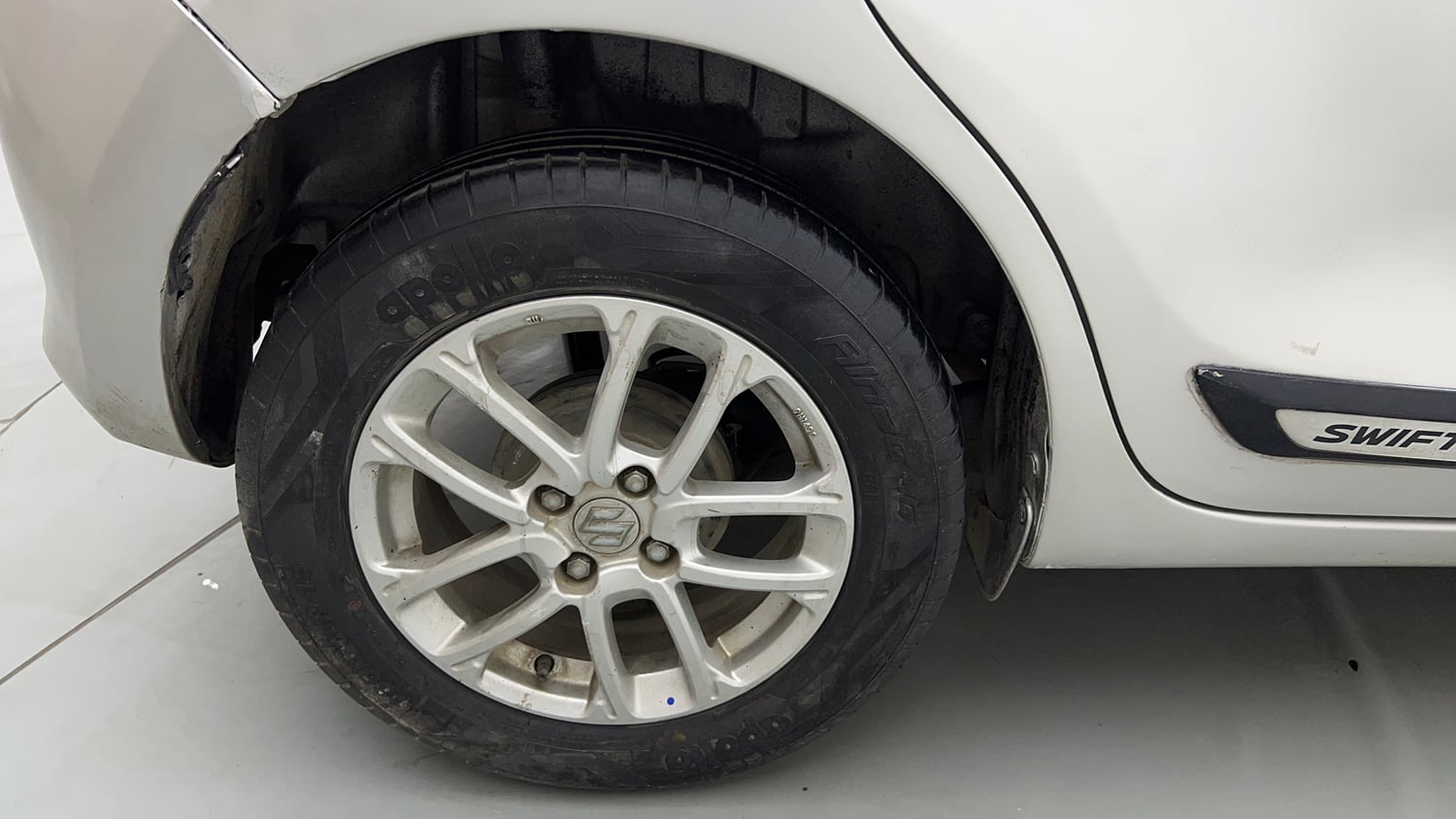 Used 2018 Maruti Suzuki Swift ZXi AMT Petrol Automatic tyres RIGHT REAR TYRE RIM VIEW