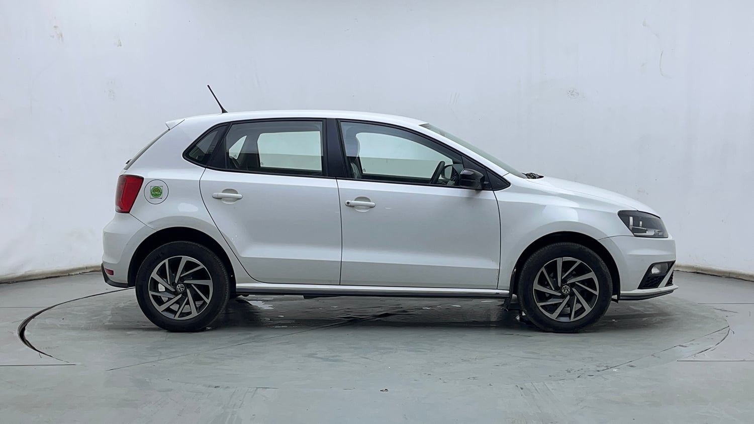 Used 2020 Volkswagen Polo Comfortline Plus 1.0L MPI Petrol Manual exterior RIGHT SIDE VIEW