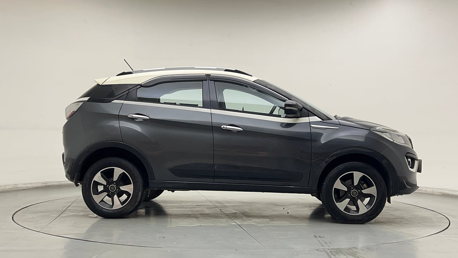 Used 2019 Tata Nexon XMA Diesel Diesel Automatic exterior RIGHT SIDE VIEW