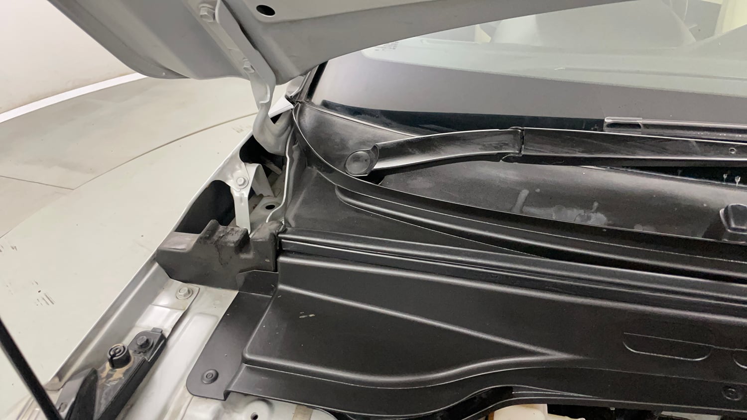 Used 2019 Hyundai Creta SX 1.6 AT Petrol Petrol Automatic engine ENGINE RIGHT SIDE HINGE & APRON VIEW