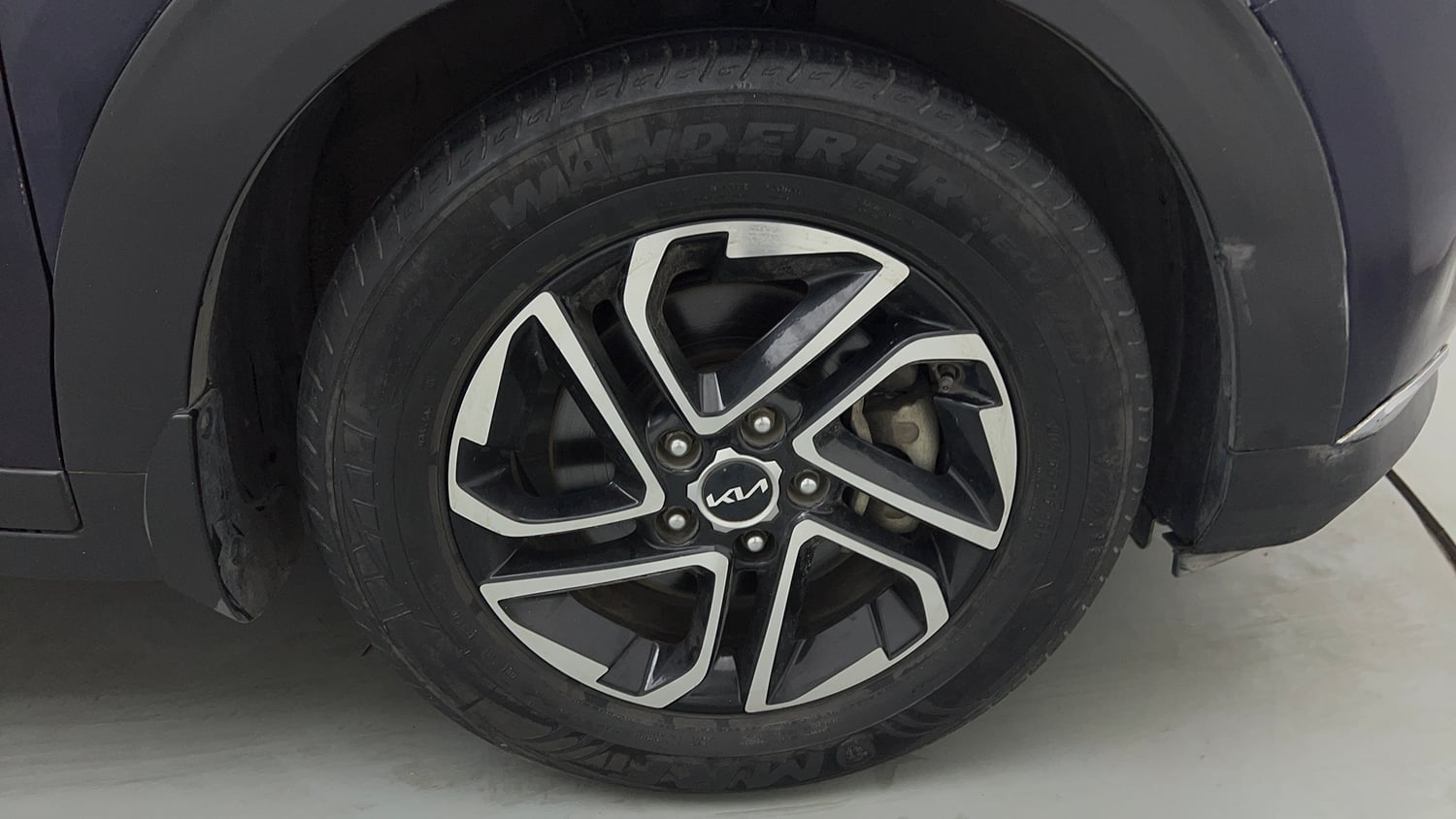 Used 2022 Kia Carens Luxury Plus 1.5 Diesel AT 7 STR Diesel Automatic tyres RIGHT FRONT TYRE RIM VIEW