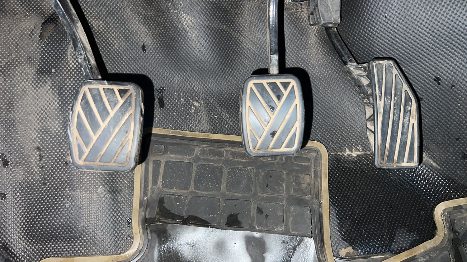 Used 2023 Maruti Suzuki Ertiga ZXi (O) CNG Cng Manual interior PEDALS VIEW