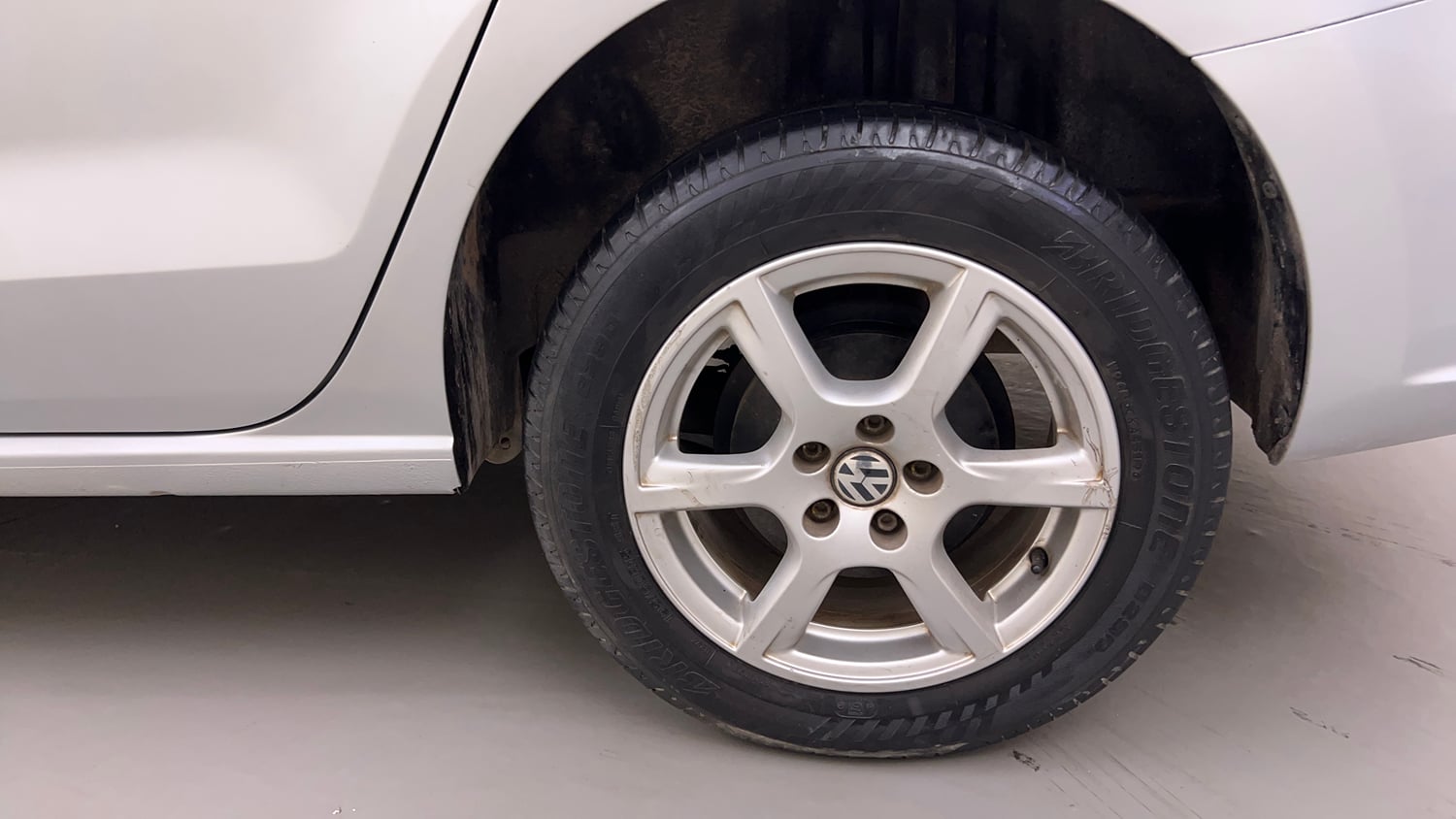 Used 2014 Volkswagen Vento Highline Petrol Petrol Manual tyres LEFT REAR TYRE RIM VIEW