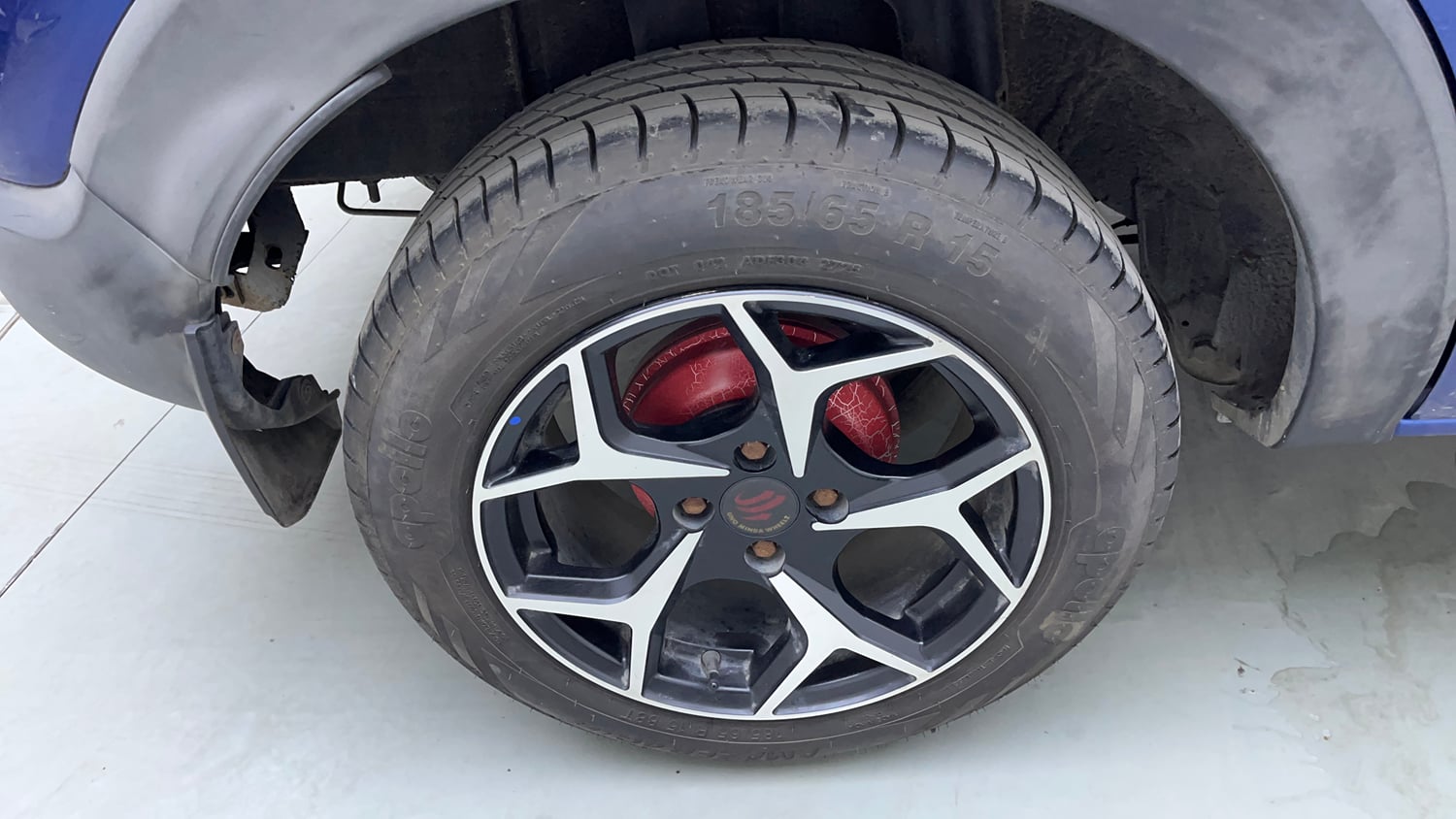 Used 2022 Renault Triber RXZ Dual Tone Petrol Manual tyres RIGHT REAR TYRE RIM VIEW