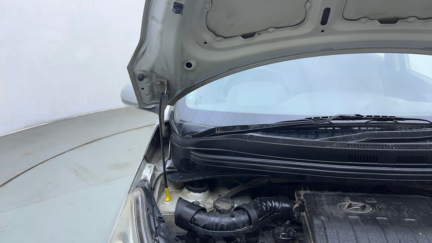Used 2014 Hyundai Xcent S 1.2 Petrol Manual engine ENGINE RIGHT SIDE HINGE & APRON VIEW