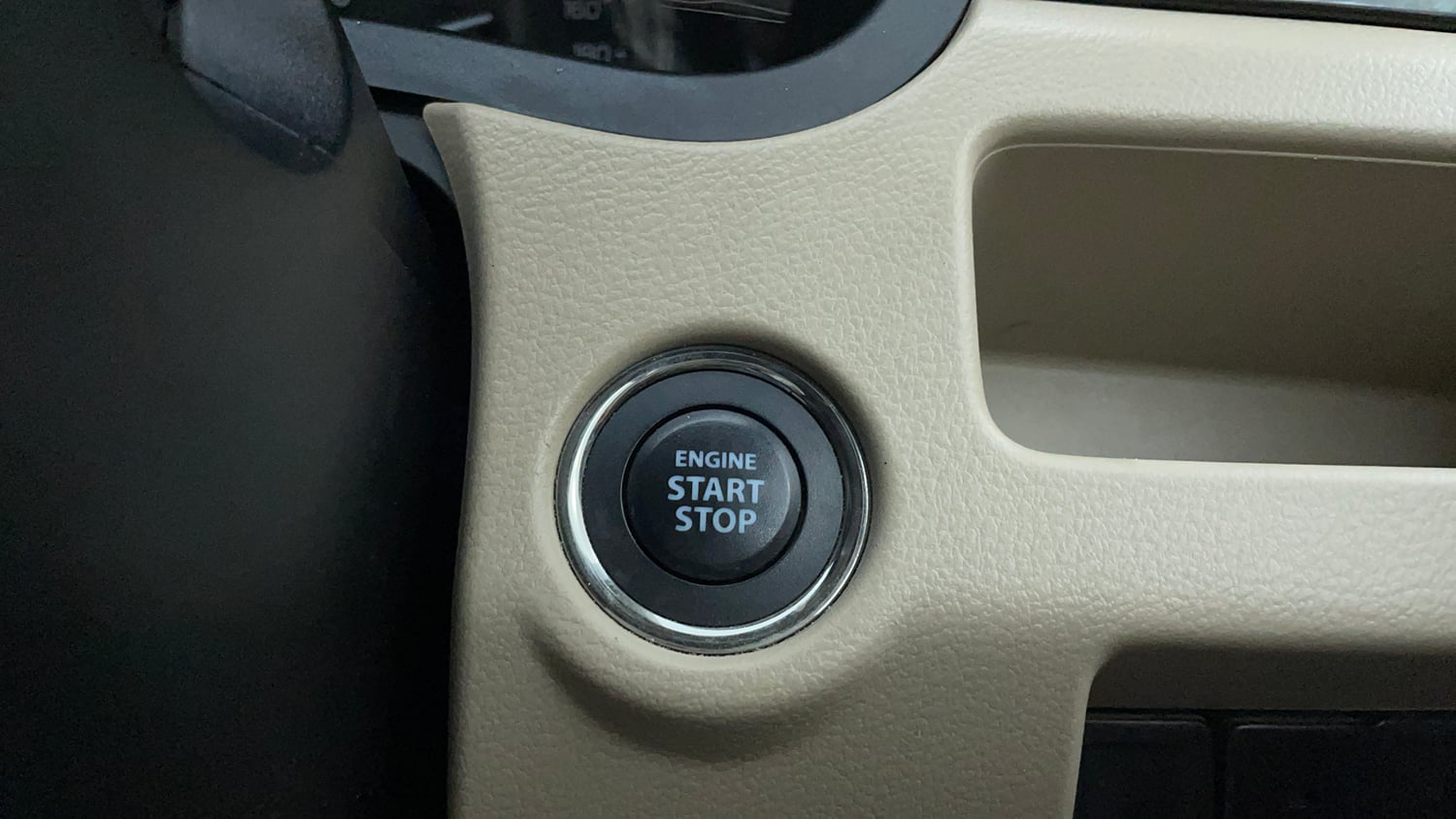 Used 2017 Maruti Suzuki Ciaz ZXi  AT Petrol Automatic top_features Keyless start