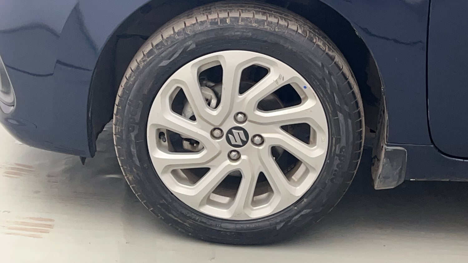 Used 2022 Maruti Suzuki Baleno Zeta AGS Petrol Automatic tyres LEFT FRONT TYRE RIM VIEW