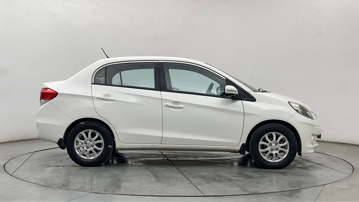 Used 2014 Honda Amaze 1.2 VX AT i-VTEC Petrol Automatic exterior RIGHT SIDE VIEW