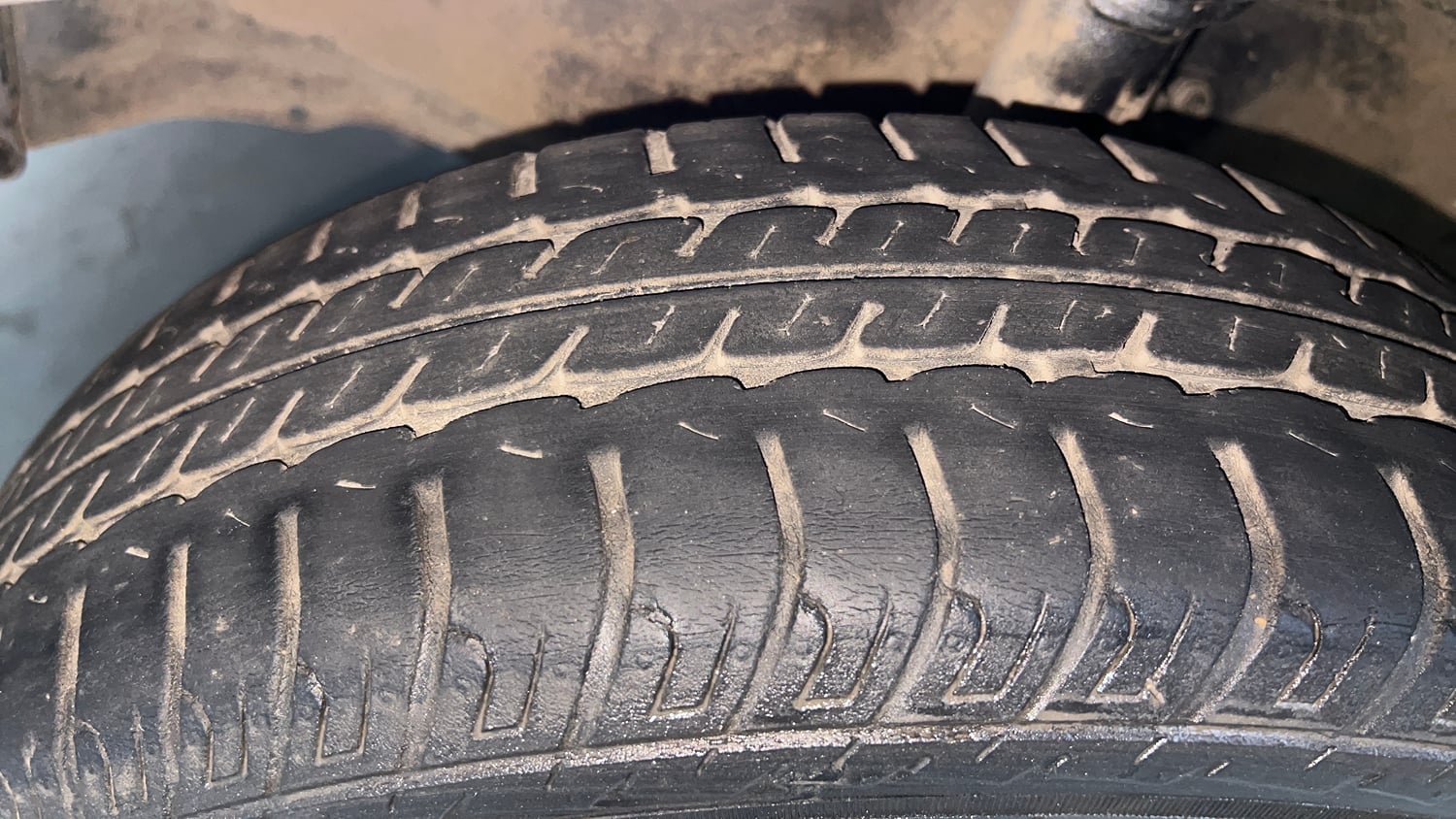 Used 2014 Maruti Suzuki Wagon R VXI Petrol Manual tyres LEFT FRONT TYRE TREAD VIEW