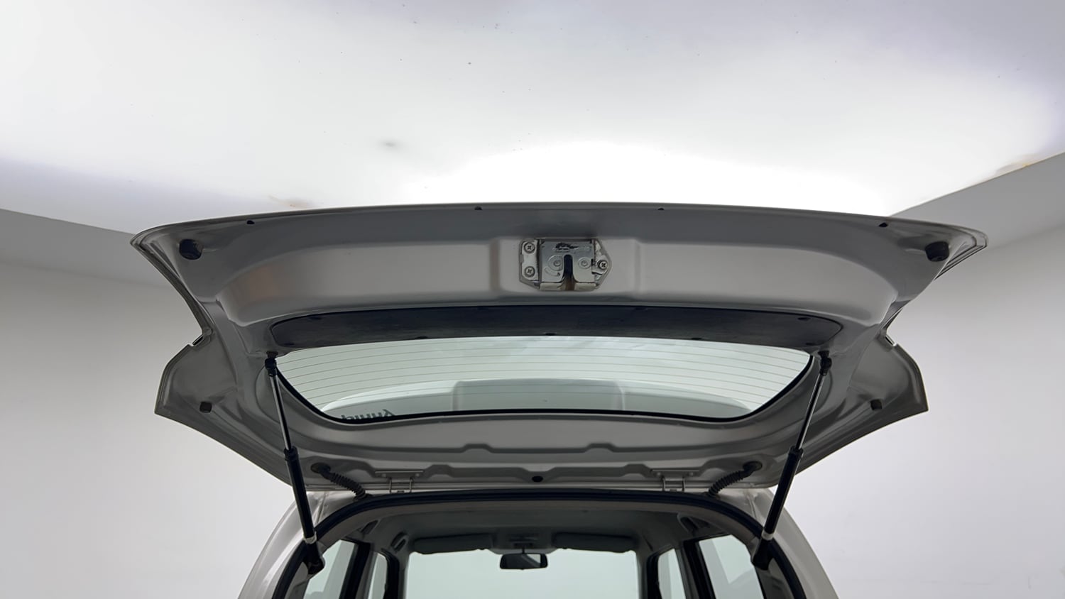 Used 2014 Maruti Suzuki Wagon R VXI Petrol Manual interior DICKY DOOR OPEN VIEW