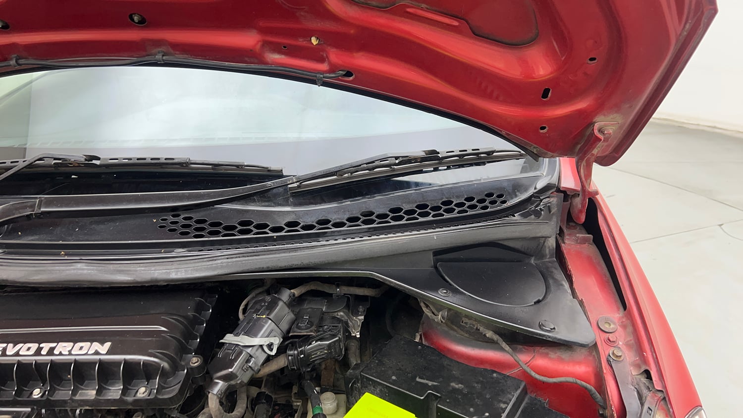Used 2017 Tata Tiago Revotron XZA Petrol Automatic engine ENGINE LEFT SIDE HINGE & APRON VIEW