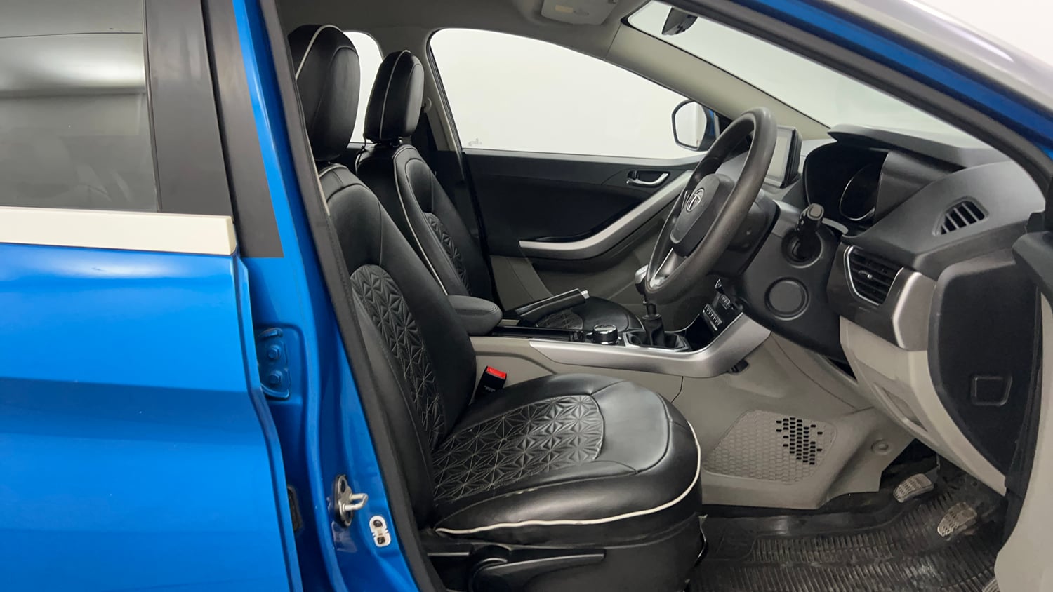 Used 2018 Tata Nexon XZ Plus Diesel Diesel Manual interior RIGHT SIDE FRONT DOOR CABIN VIEW
