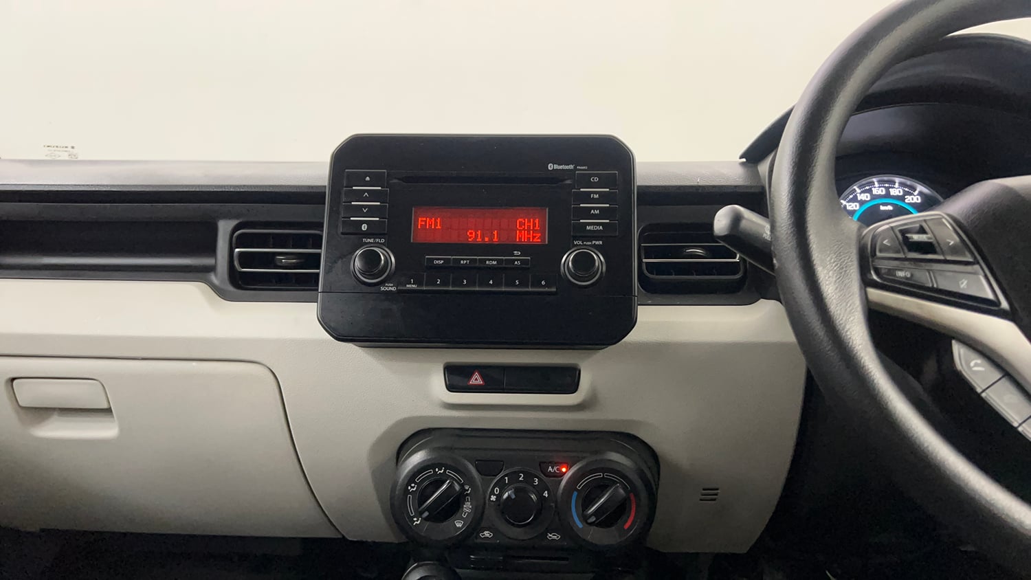 Used 2018 Maruti Suzuki Ignis Delta 1.2 AMT Petrol Automatic interior MUSIC SYSTEM & AC CONTROL VIEW