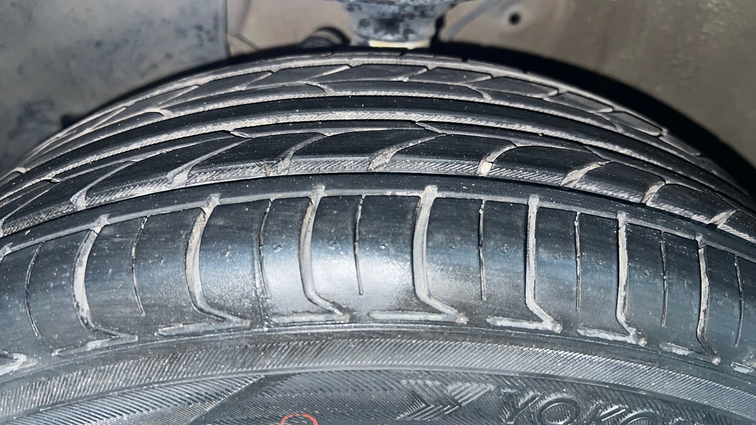 Used 2018 Maruti Suzuki Ignis Delta 1.2 AMT Petrol Automatic tyres LEFT FRONT TYRE TREAD VIEW