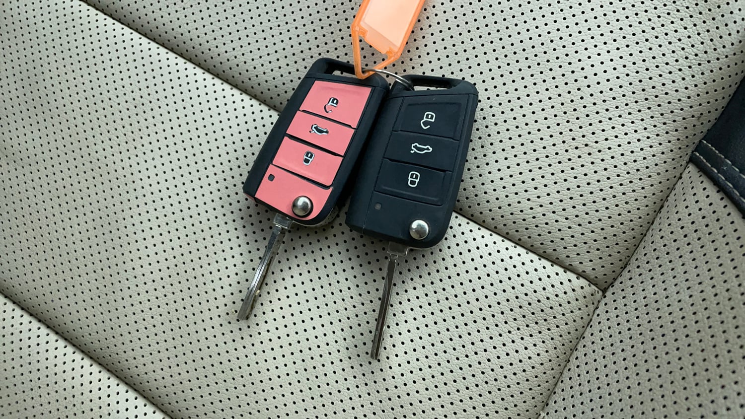 Used 2022 Volkswagen Virtus Topline 1.0 TSI AT Petrol Automatic extra CAR KEY VIEW