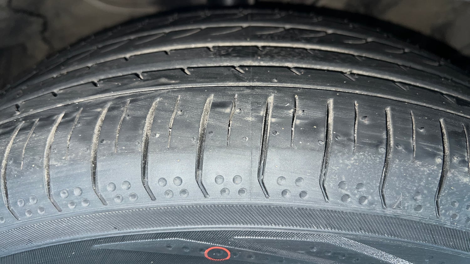 Used 2023 Kia Seltos X Line 1.4 DCT Petrol Automatic tyres RIGHT FRONT TYRE TREAD VIEW