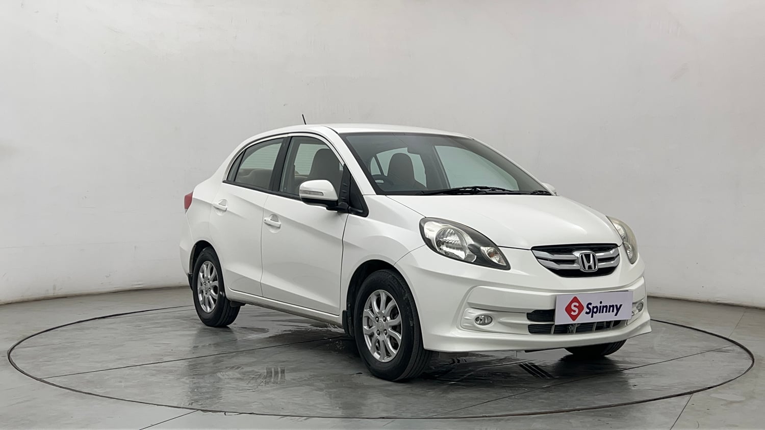 Used 2014 Honda Amaze 1.2 VX AT i-VTEC Petrol Automatic exterior RIGHT FRONT CORNER VIEW