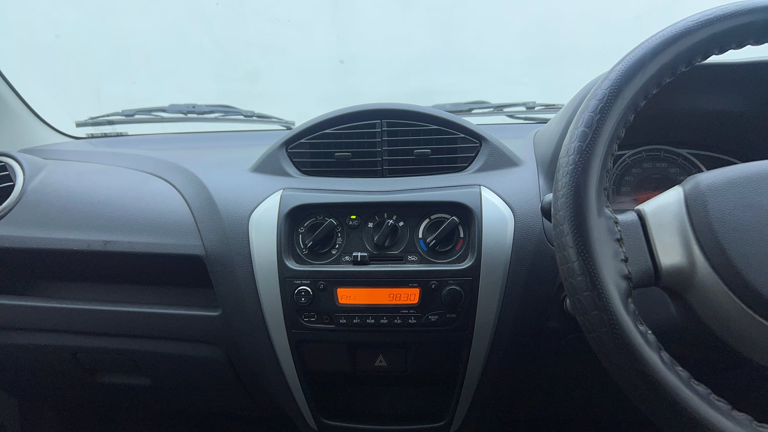 Used 2019 Maruti Suzuki Alto 800 VXi Petrol Manual top_features Integrated (in-dash) music system