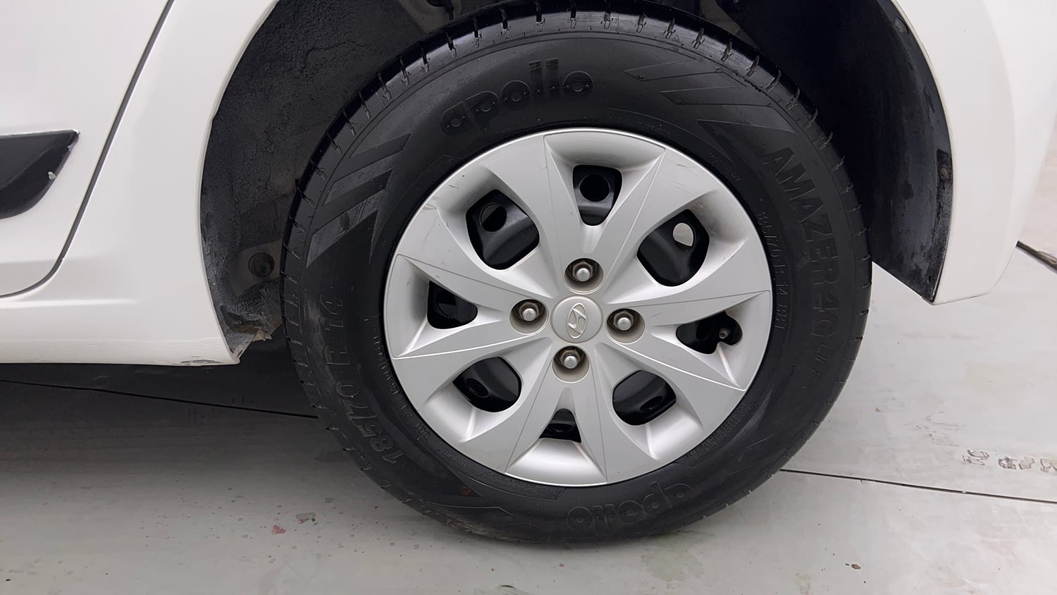 Used 2015 Hyundai Elite i20 Sportz 1.2 Petrol Manual tyres LEFT REAR TYRE RIM VIEW