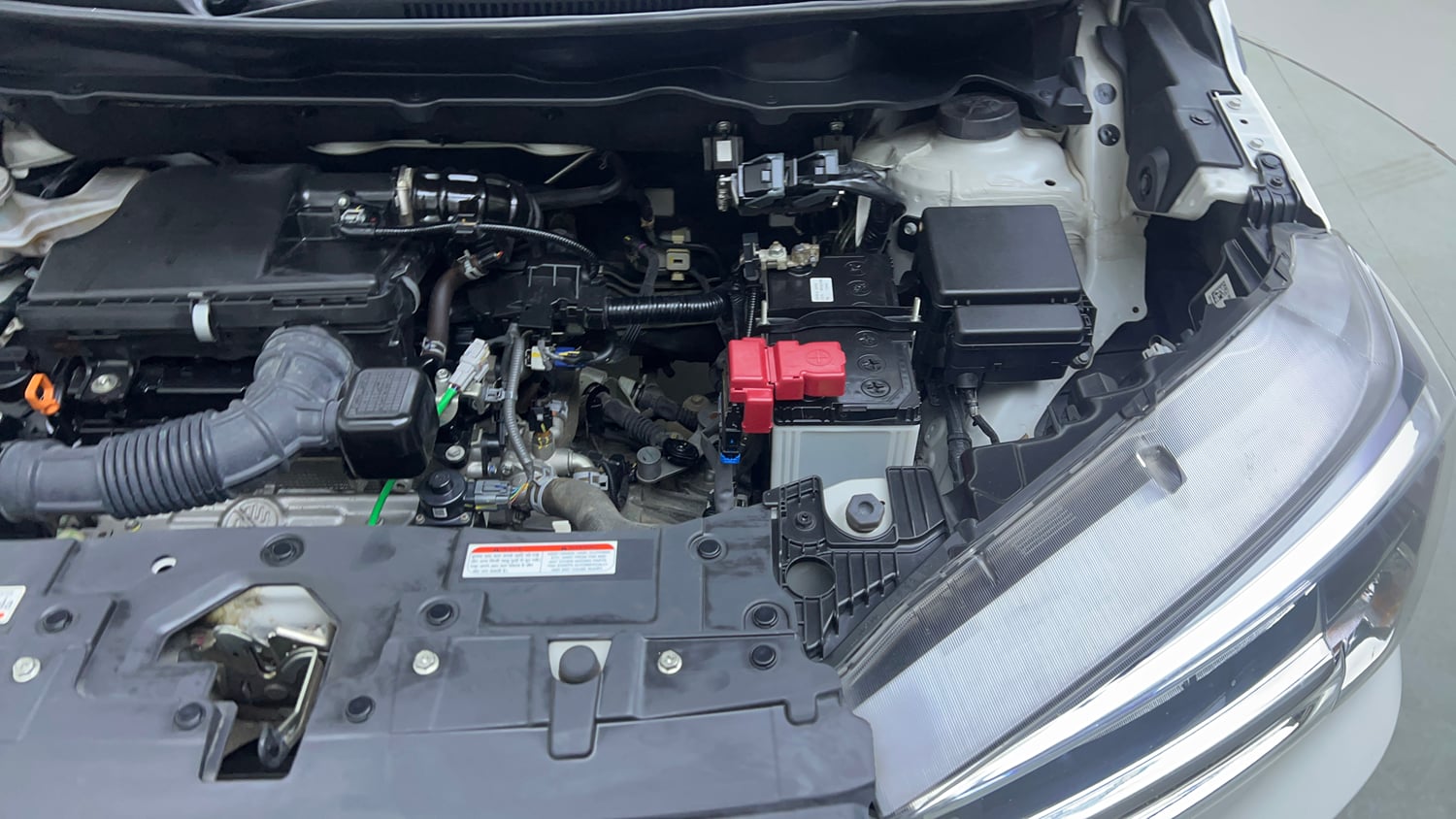 Used 2024 Maruti Suzuki XL6 Zeta MT Petrol Petrol Manual engine ENGINE LEFT SIDE VIEW
