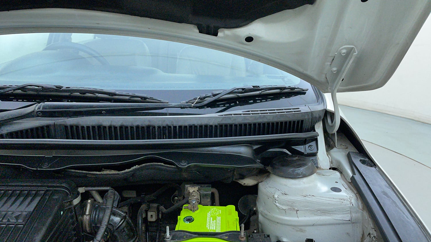 Used 2017 Maruti Suzuki Ciaz ZXi  AT Petrol Automatic engine ENGINE LEFT SIDE HINGE & APRON VIEW