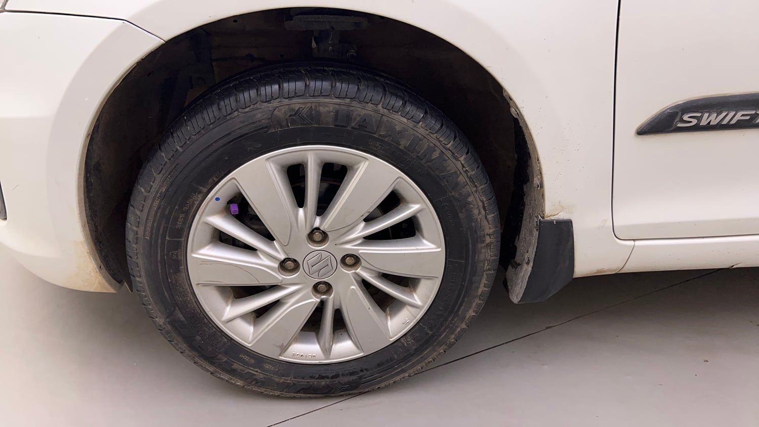 Used 2016 Maruti Suzuki Swift ZXi Petrol Manual tyres LEFT FRONT TYRE RIM VIEW