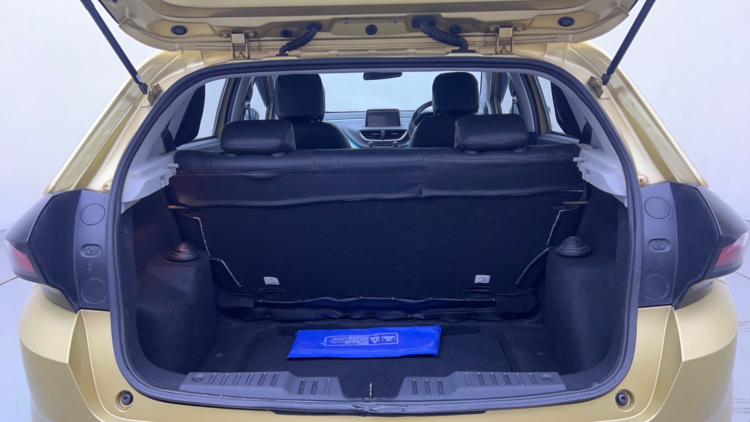 Used 2020 Tata Altroz XZ Petrol Petrol Manual interior DICKY INSIDE VIEW