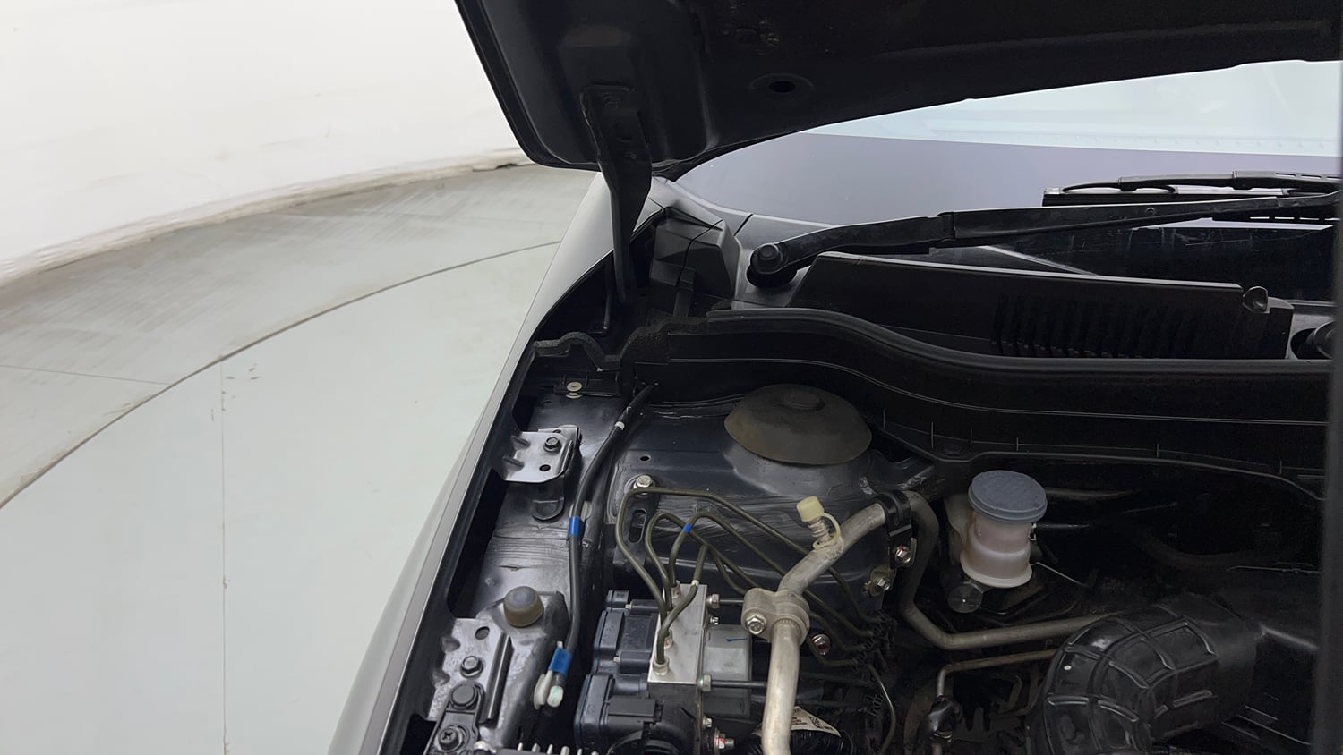 Used 2022 Toyota Urban Cruiser Premium Grade MT Petrol Manual engine ENGINE RIGHT SIDE HINGE & APRON VIEW