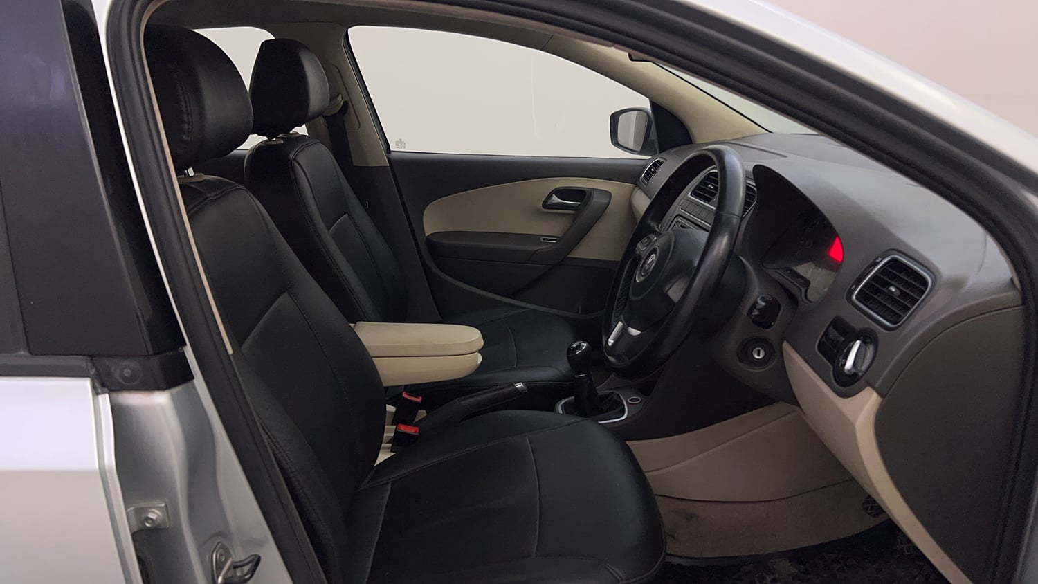 Used 2014 Volkswagen Vento Highline Petrol Petrol Manual interior RIGHT SIDE FRONT DOOR CABIN VIEW