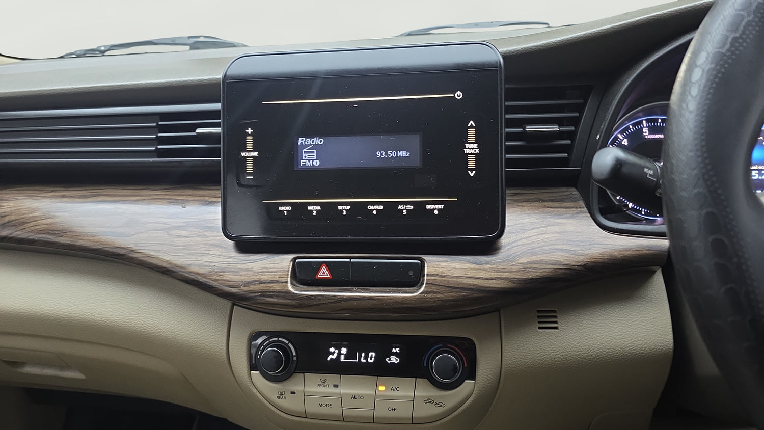 Used 2020 Maruti Suzuki New Ertiga ZXi Petrol Manual interior MUSIC SYSTEM & AC CONTROL VIEW