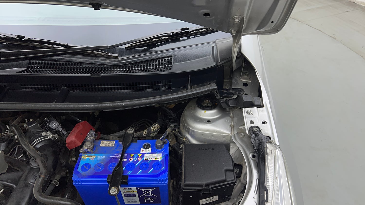 Used 2019 Toyota Yaris G CVT Petrol Automatic engine ENGINE LEFT SIDE HINGE & APRON VIEW