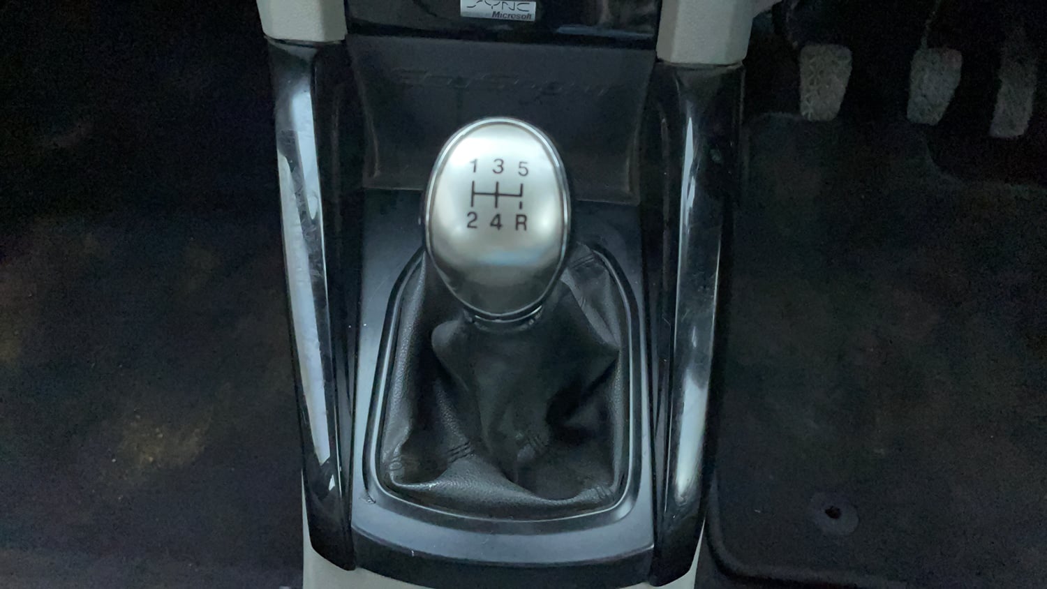Used 2015 Ford EcoSport Titanium 1.5 Ti-VCT Petrol Manual interior GEAR  KNOB VIEW