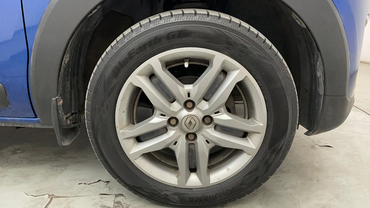 Used 2021 Renault Triber RXZ Petrol Manual tyres RIGHT FRONT TYRE RIM VIEW